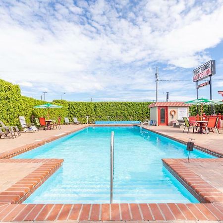 Westridge Motor Inn Osoyoos Bagian luar foto