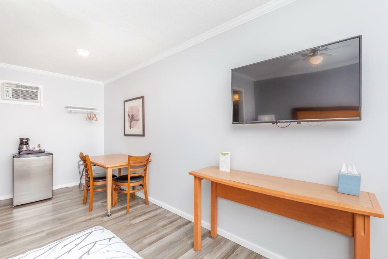 Westridge Motor Inn Osoyoos Bagian luar foto